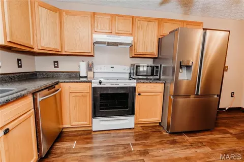 Kitchen - 148 Sudhammer Rd, Iberia, MO 65486 photo 3 of 4