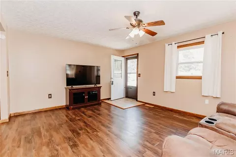 Living - 148 Sudhammer Rd, Iberia, MO 65486 photo 3 of 4