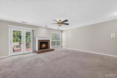 Living - 618 Pine Ridge Trails Ct #203, Ballwin, MO 63021 photo 4 of 5