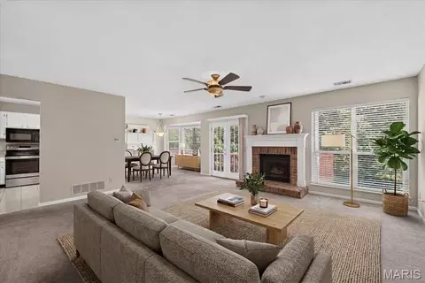 Living - 618 Pine Ridge Trails Ct #203, Ballwin, MO 63021 photo 1 of 5