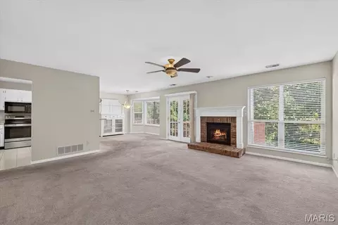 Living - 618 Pine Ridge Trails Ct #203, Ballwin, MO 63021 photo 2 of 5