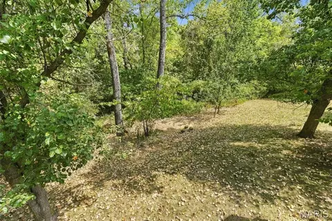 Exterior - 630 Cascade Lake Dr, Ballwin, MO 63021 photo 5 of 7