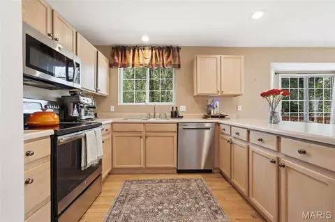 Kitchen - 630 Cascade Lake Dr, Ballwin, MO 63021 photo 2 of 2