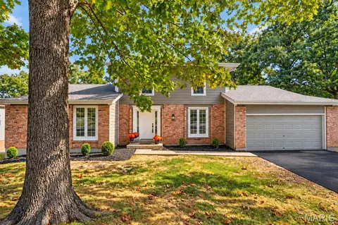 1674 Old Baxter Rd, Chesterfield, MO 63017