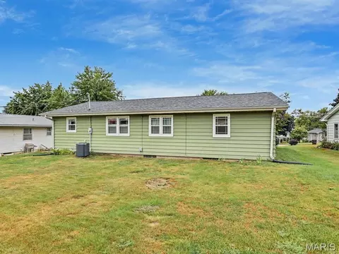 Exterior - 1015 Easy St, Palmyra, MO 63461 photo 4 of 6