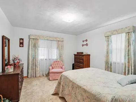 Bedroom - 1015 Easy St, Palmyra, MO 63461 photo 2 of 4