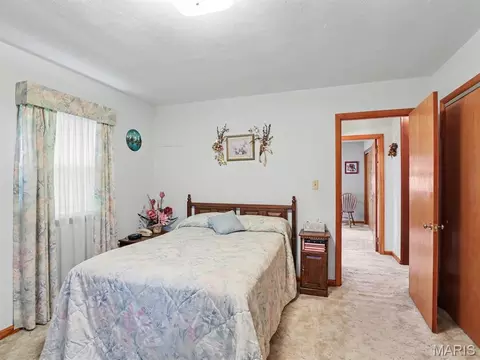 Bedroom - 1015 Easy St, Palmyra, MO 63461 photo 3 of 4