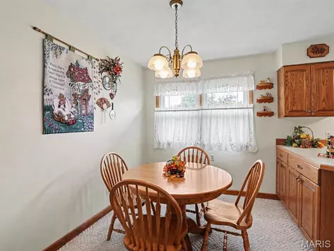 Dining - 1015 Easy St, Palmyra, MO 63461 photo 1 of 1