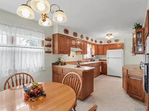 Kitchen - 1015 Easy St, Palmyra, MO 63461 photo 3 of 4