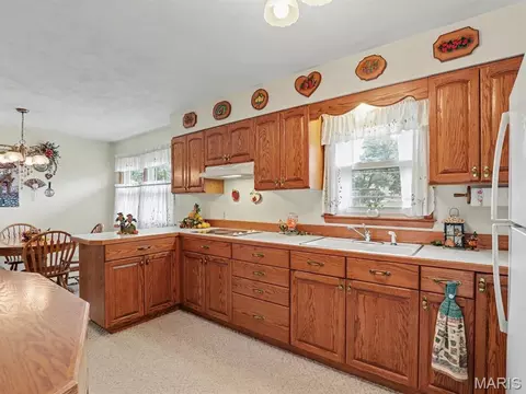 Kitchen - 1015 Easy St, Palmyra, MO 63461 photo 2 of 4