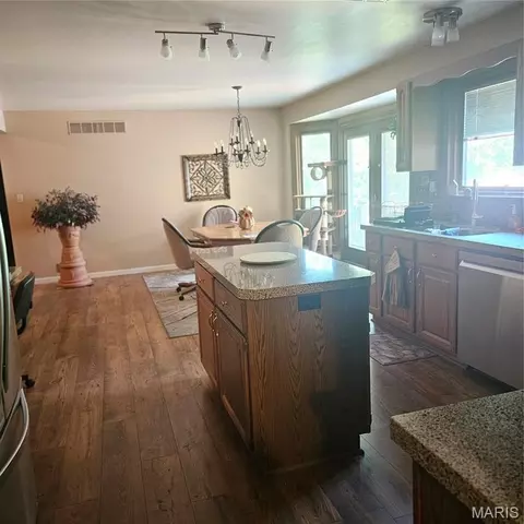 Kitchen - 119 Willow Creek Rd, Union, MO 63084 photo 2 of 2