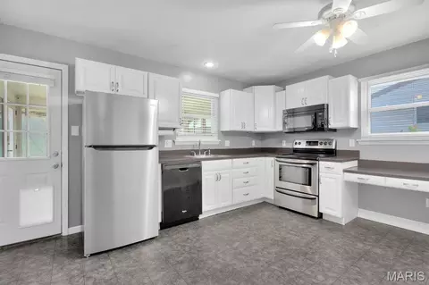Kitchen - 872 Hyde Park Dr, Arnold, MO 63010 photo 1 of 2