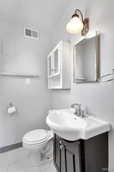 Bath - 872 Hyde Park Dr, Arnold, MO 63010 photo 3 of 3