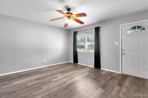 Living - 872 Hyde Park Dr, Arnold, MO 63010 photo 4 of 4