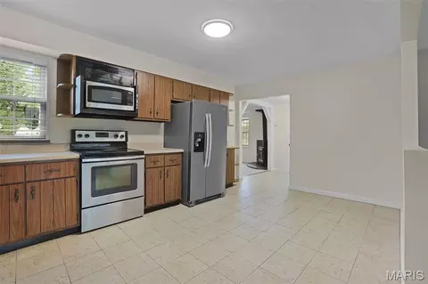 Kitchen - 257 Joyce Ct, Ballwin, MO 63021 photo 3 of 3