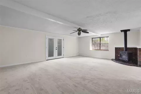 Living - 257 Joyce Ct, Ballwin, MO 63021 photo 7 of 8