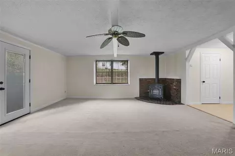 Living - 257 Joyce Ct, Ballwin, MO 63021 photo 5 of 8