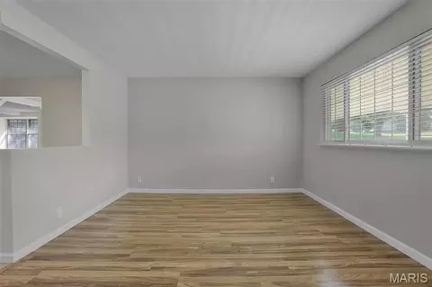 Living - 257 Joyce Ct, Ballwin, MO 63021 photo 2 of 8