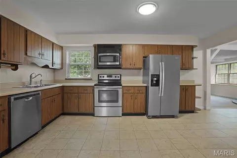 Kitchen - 257 Joyce Ct, Ballwin, MO 63021 photo 1 of 3