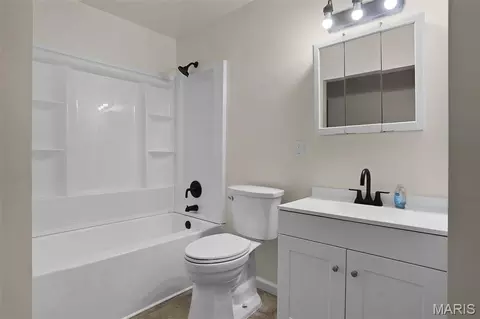 Bath - 257 Joyce Ct, Ballwin, MO 63021 photo 1 of 2