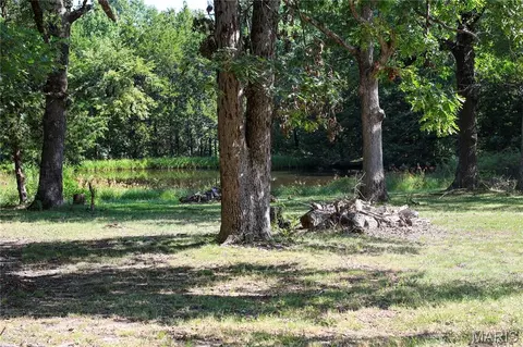 Exterior - 15 Windle Rd, Cuba, MO 65453 photo 3 of 11