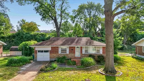 10318 Seaton Dr, Saint Louis, MO 63137