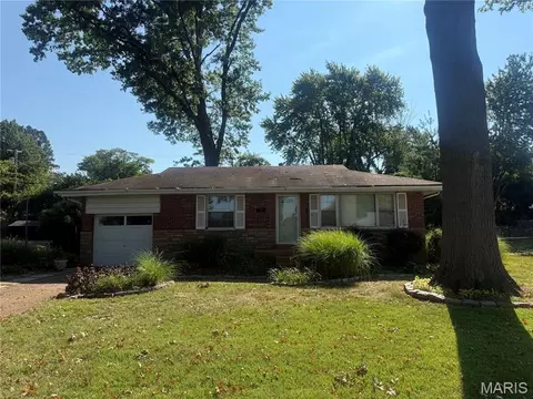 10318 Seaton Dr, Saint Louis, MO 63137