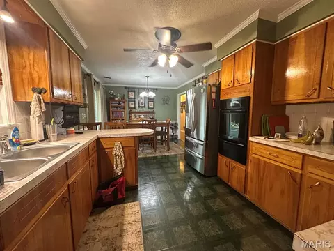 Kitchen - 17237 Sam Dr, Dexter, MO 63841 photo 2 of 2