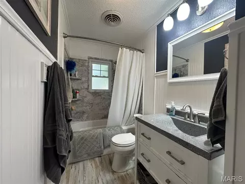 Bath - 17237 Sam Dr, Dexter, MO 63841 photo 1 of 2