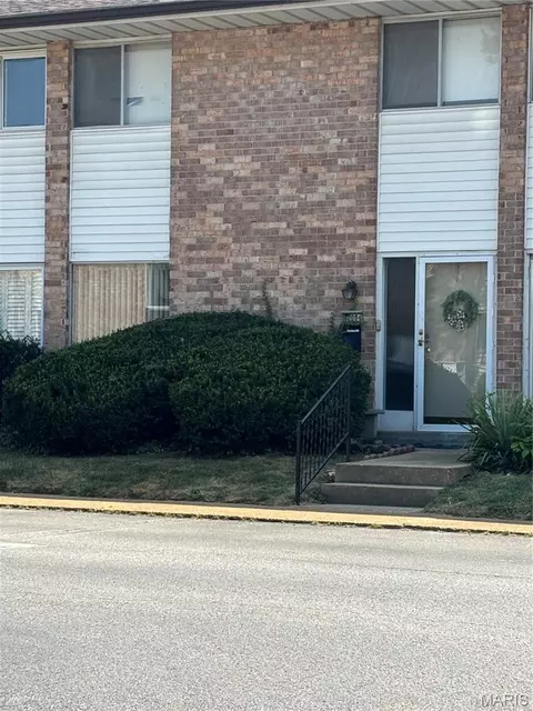 10004 Sakura Dr, Sappington, MO 63128