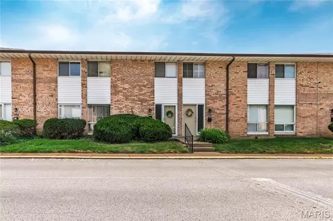 10004 Sakura Dr, Sappington, MO 63128