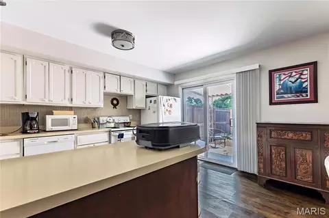 Kitchen - 10004 Sakura Dr, Sappington, MO 63128 photo 3 of 3