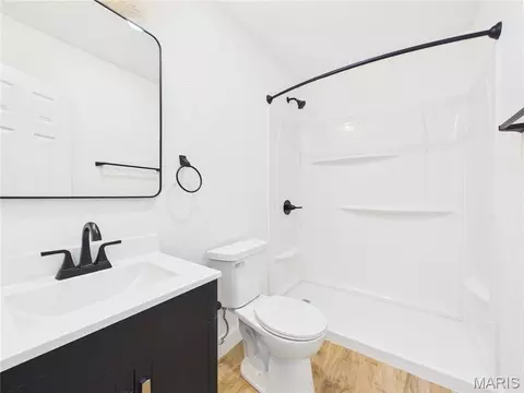 Bath - 237 Kies Ave, Jackson, MO 63755 photo 3 of 3
