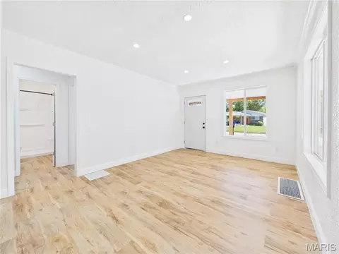 Living - 237 Kies Ave, Jackson, MO 63755 photo 2 of 5