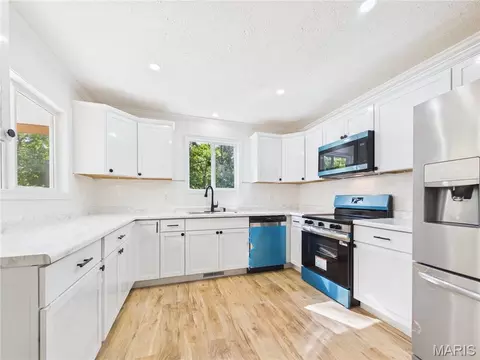 Kitchen - 237 Kies Ave, Jackson, MO 63755 photo 1 of 4