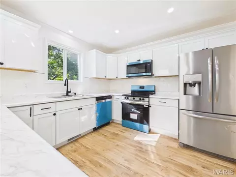 Kitchen - 237 Kies Ave, Jackson, MO 63755 photo 4 of 4