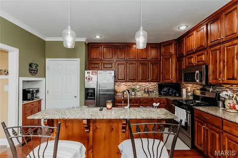Kitchen - 17310 Long Rdg, Saint Robert, MO 65584 photo 4 of 5