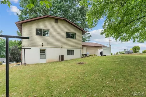 Exterior - 1 Buckingham Dr, Washington, MO 63090 photo 2 of 8
