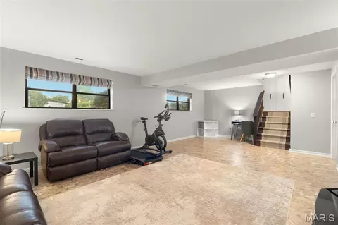 Living - 1 Buckingham Dr, Washington, MO 63090 photo 2 of 2