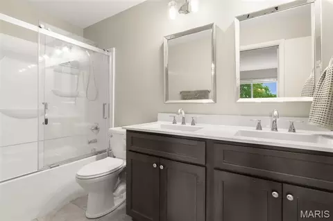 Bath - 1 Buckingham Dr, Washington, MO 63090 photo 1 of 3