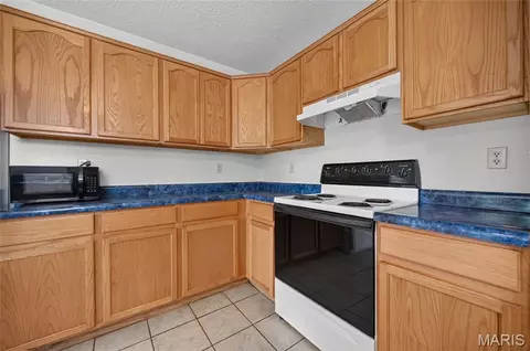 Kitchen - 22335 Target Rd, Saint Robert, MO 65584 photo 8 of 8