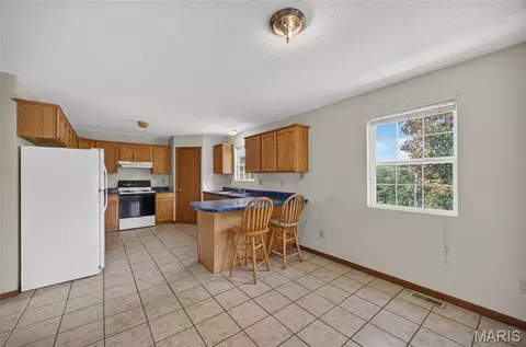 Kitchen - 22335 Target Rd, Saint Robert, MO 65584 photo 2 of 8