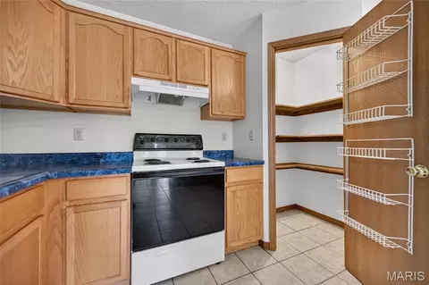 Kitchen - 22335 Target Rd, Saint Robert, MO 65584 photo 4 of 8