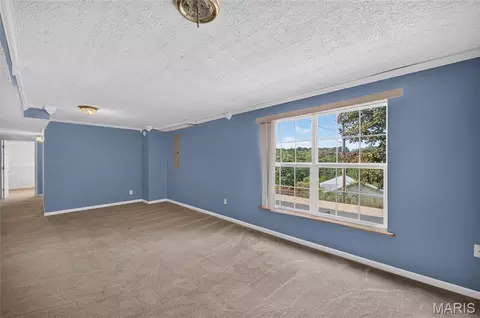 Living - 22335 Target Rd, Saint Robert, MO 65584 photo 4 of 5