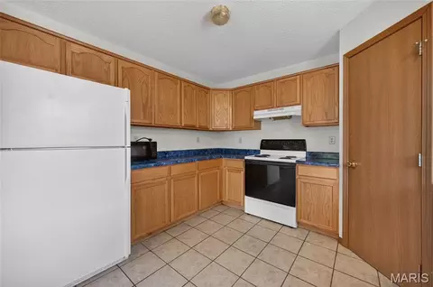 Kitchen - 22335 Target Rd, Saint Robert, MO 65584 photo 7 of 8