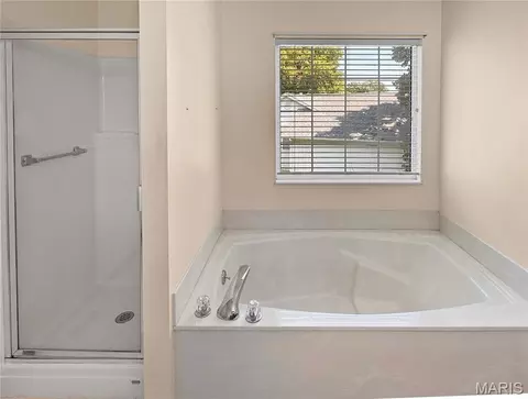 Bath - 113 Monticello Dr, Washington, MO 63090 photo 2 of 5