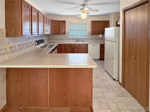 Kitchen - 113 Monticello Dr, Washington, MO 63090 photo 2 of 2