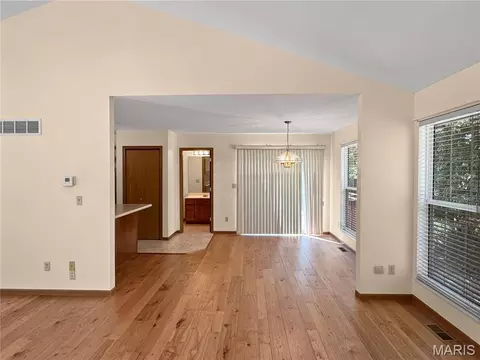 Living - 113 Monticello Dr, Washington, MO 63090 photo 12 of 14