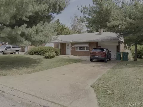 9266 Waldorf Dr, Saint Louis, MO 63137