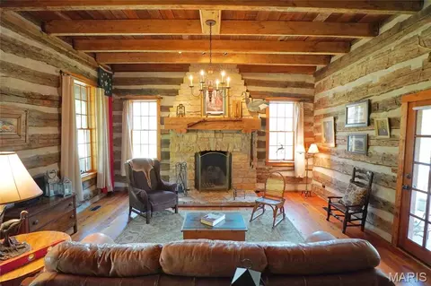 Living - 2136 Walz Rd, Hermann, MO 65041 photo 2 of 5